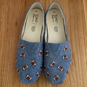 Toms Football Flats